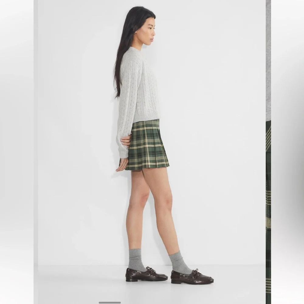 Sunday Best
Olive Micro Skirt Pleated high-waisted micro skirt Aritzia - Picture 6 of 13